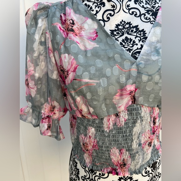 Casual or dress up floral blouse - Picture 4 of 4